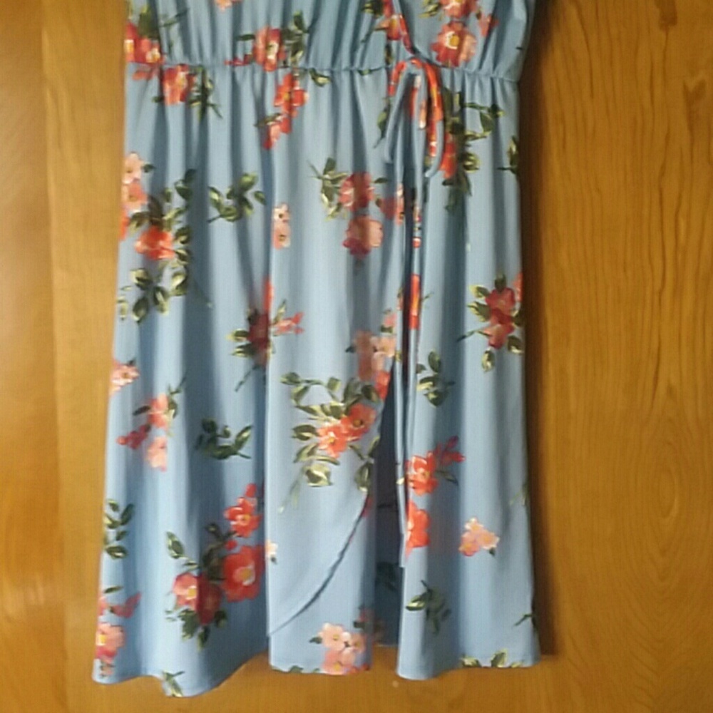 Dress - Picture 2 of 2